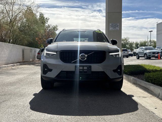 2024 Volvo XC40 Plus Dark Theme