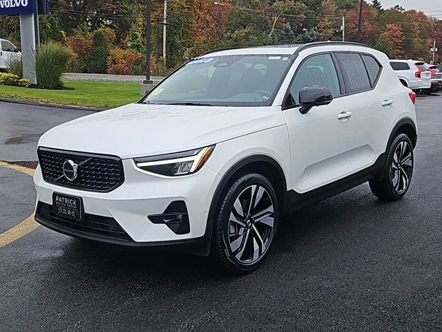 2024 Volvo XC40 Plus Dark Theme