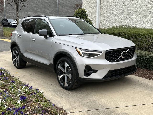 2024 Volvo XC40 Plus Dark Theme