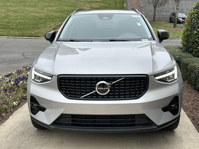 2024 Volvo XC40 Plus Dark Theme