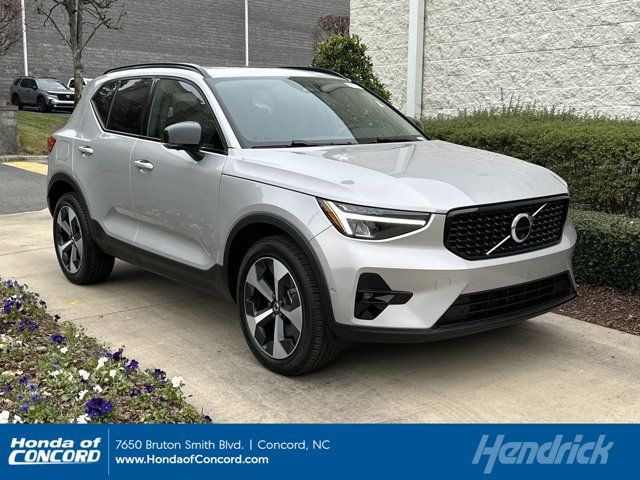 2024 Volvo XC40 Plus Dark Theme