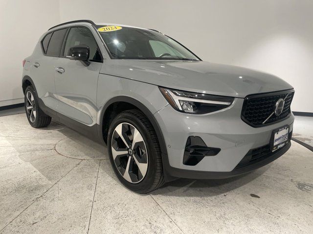 2024 Volvo XC40 Plus Dark Theme