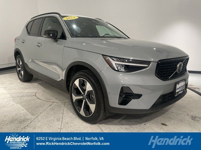 2024 Volvo XC40 Plus Dark Theme