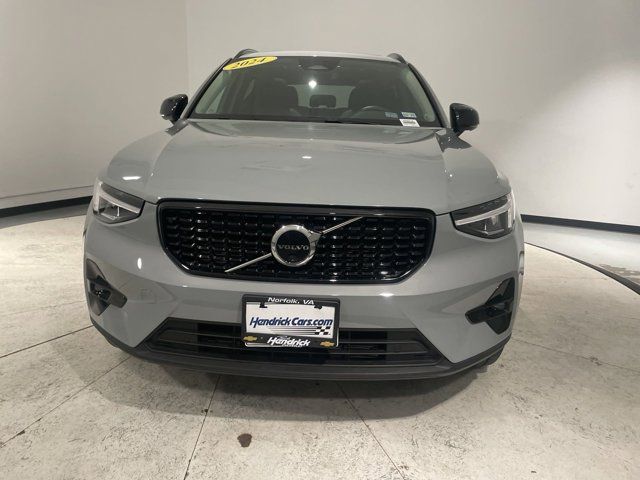 2024 Volvo XC40 Plus Dark Theme