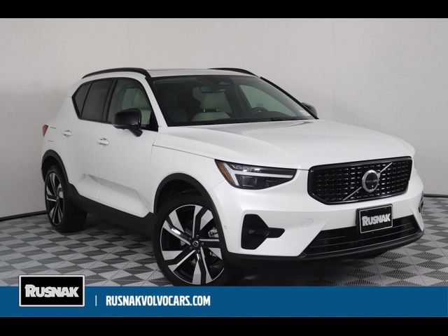 2024 Volvo XC40 Plus Dark Theme