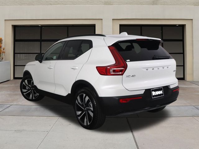 2024 Volvo XC40 Plus Dark Theme