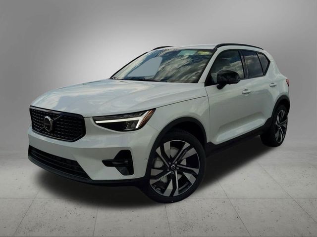 2024 Volvo XC40 Plus Dark Theme