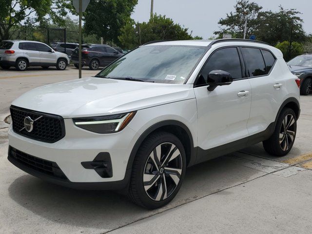 2024 Volvo XC40 Plus Dark Theme