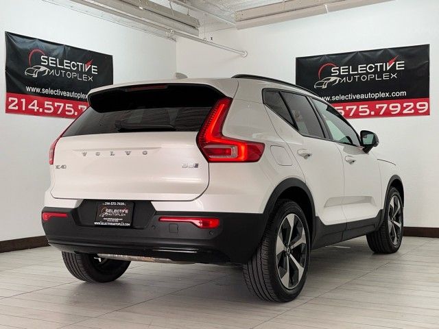 2024 Volvo XC40 Plus Dark Theme