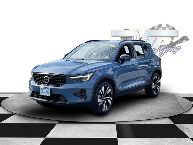 2024 Volvo XC40 Plus Dark Theme