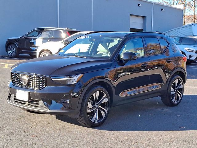 2024 Volvo XC40 Plus Dark Theme