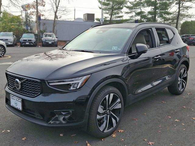 2024 Volvo XC40 Plus Dark Theme