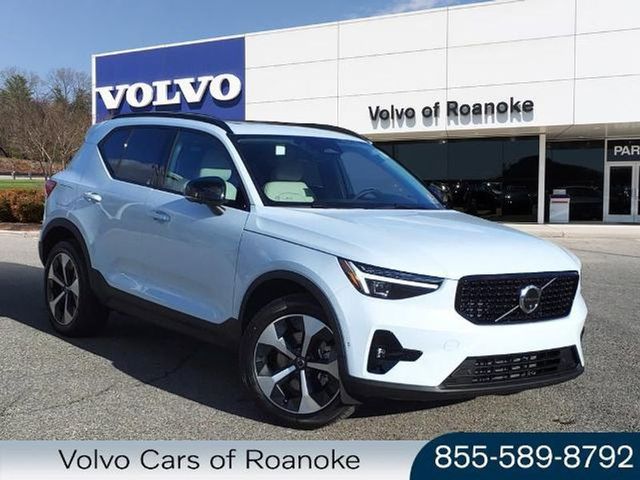 2024 Volvo XC40 Plus Dark Theme