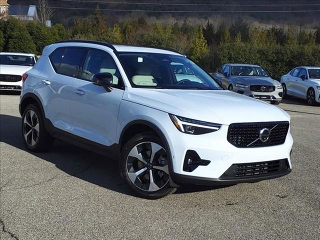 2024 Volvo XC40 Plus Dark Theme