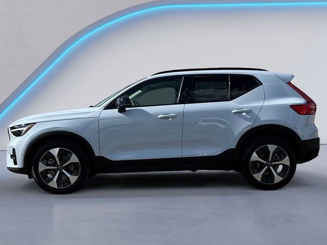 2024 Volvo XC40 Plus Dark Theme