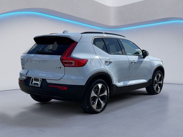 2024 Volvo XC40 Plus Dark Theme