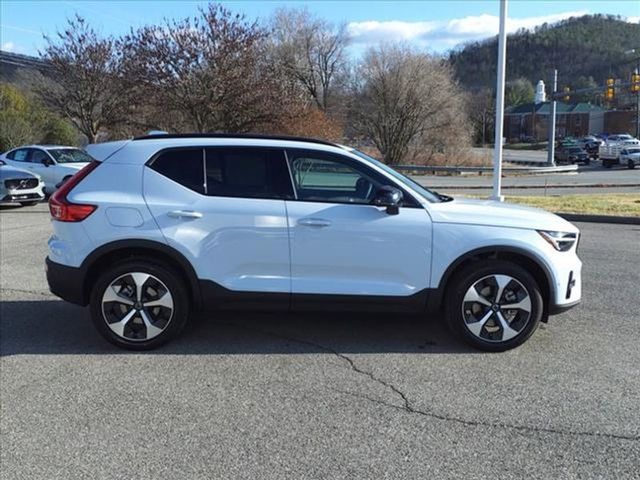 2024 Volvo XC40 Plus Dark Theme