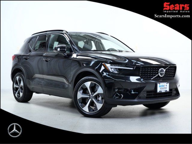 2024 Volvo XC40 Plus Dark Theme