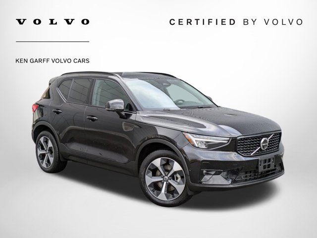 2024 Volvo XC40 Plus Dark Theme