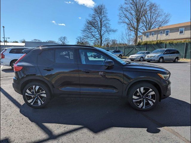 2024 Volvo XC40 Plus Dark Theme