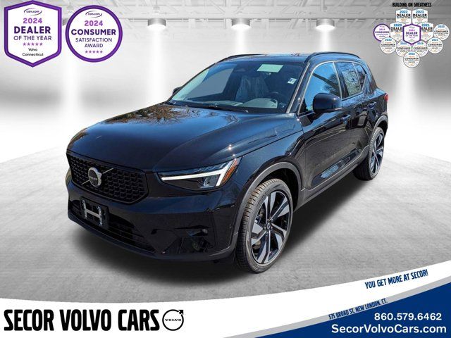 2024 Volvo XC40 Plus Dark Theme