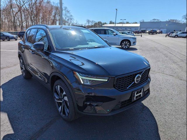 2024 Volvo XC40 Plus Dark Theme