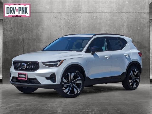 2024 Volvo XC40 Plus Dark Theme