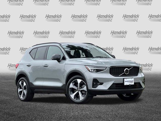 2024 Volvo XC40 Plus Dark Theme