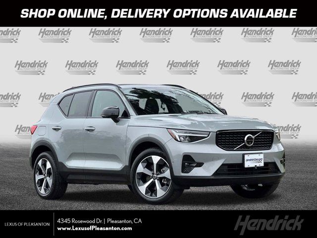 2024 Volvo XC40 Plus Dark Theme