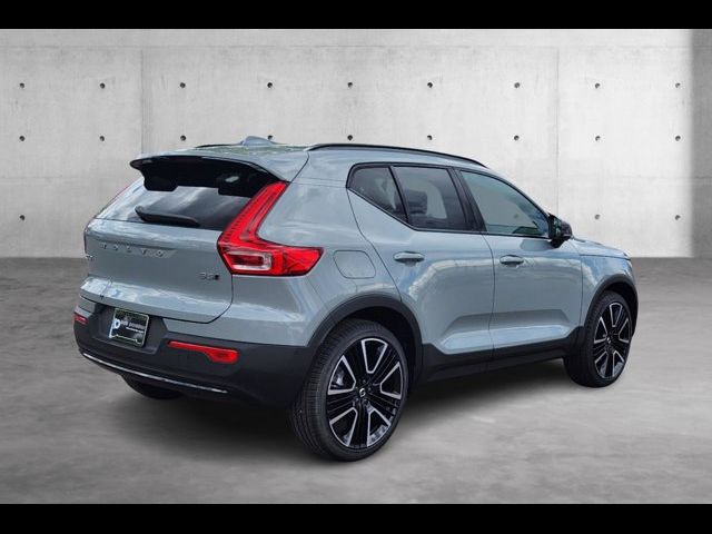 2024 Volvo XC40 Plus Dark Theme