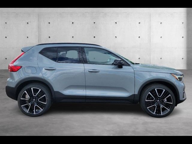 2024 Volvo XC40 Plus Dark Theme