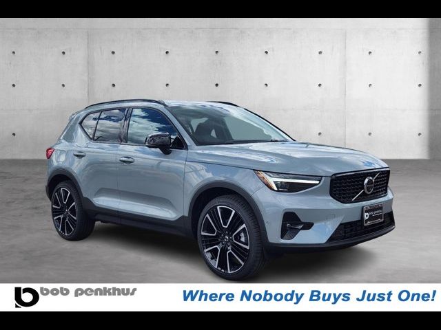 2024 Volvo XC40 Plus Dark Theme