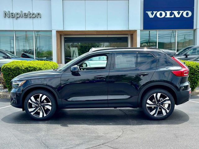 2024 Volvo XC40 Plus Dark Theme