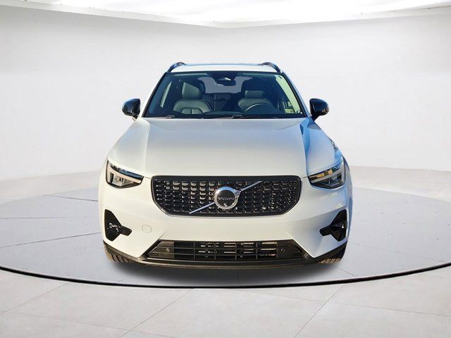 2024 Volvo XC40 Plus Dark Theme