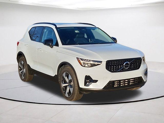 2024 Volvo XC40 Plus Dark Theme