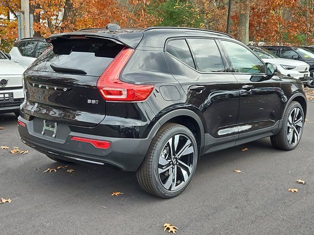 2024 Volvo XC40 Plus Dark Theme