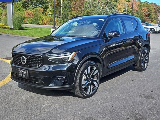 2024 Volvo XC40 Plus Dark Theme