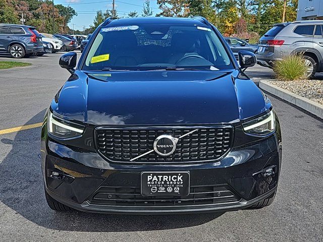 2024 Volvo XC40 Plus Dark Theme