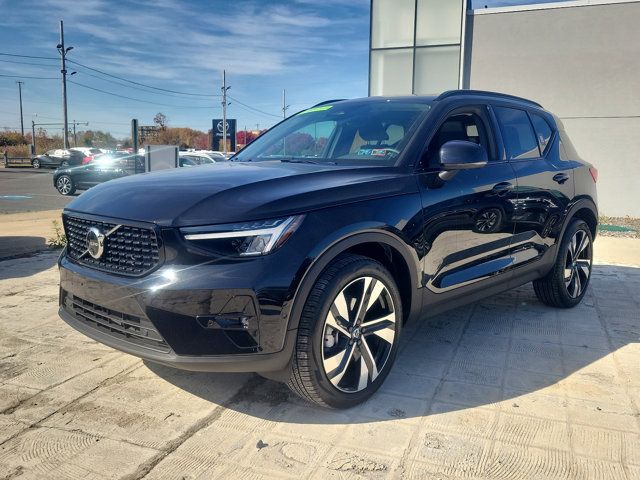 2024 Volvo XC40 Plus Dark Theme