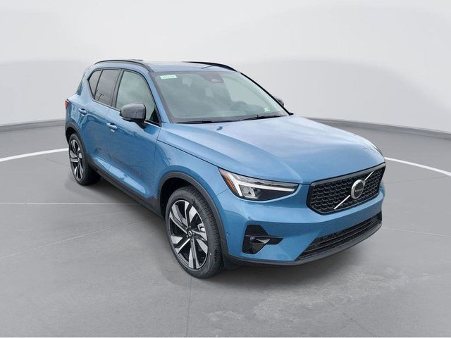 2024 Volvo XC40 Plus Dark Theme