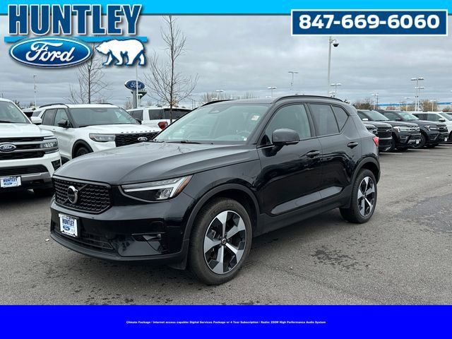 2024 Volvo XC40 Plus Dark Theme