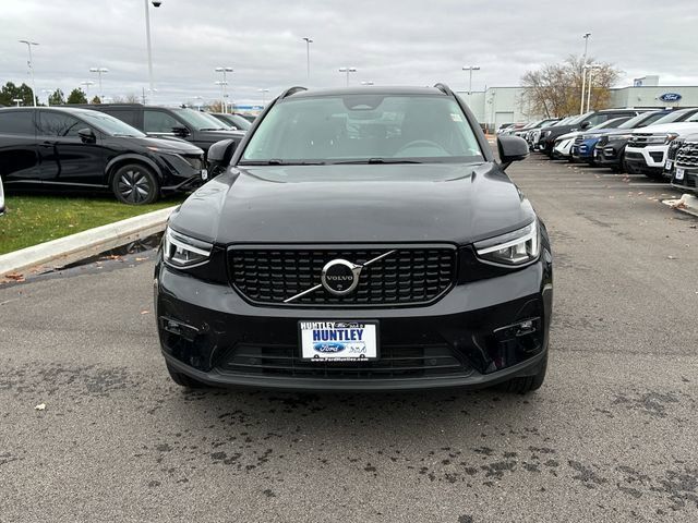 2024 Volvo XC40 Plus Dark Theme