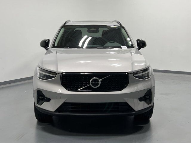 2024 Volvo XC40 Plus Dark Theme