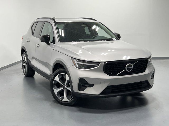 2024 Volvo XC40 Plus Dark Theme