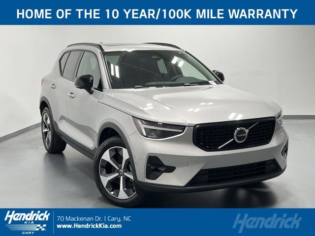 2024 Volvo XC40 Plus Dark Theme