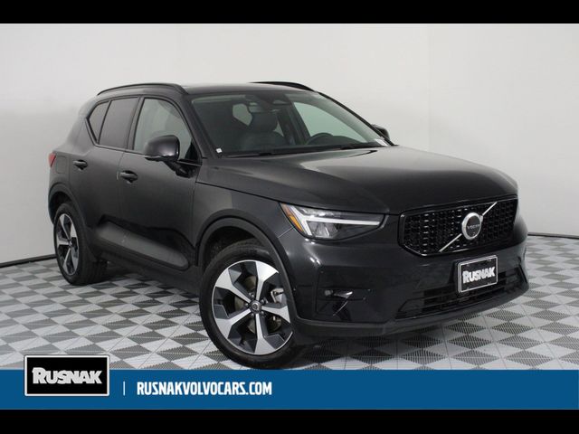 2024 Volvo XC40 Plus Dark Theme