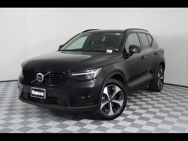 2024 Volvo XC40 Plus Dark Theme