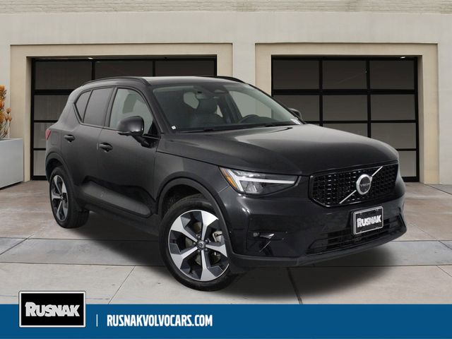 2024 Volvo XC40 Plus Dark Theme