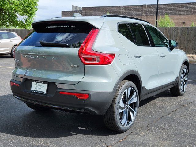 2024 Volvo XC40 Plus Dark Theme