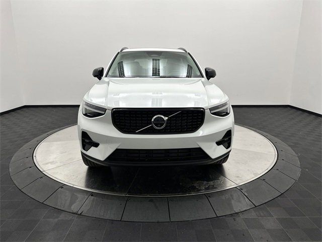 2024 Volvo XC40 Plus Dark Theme